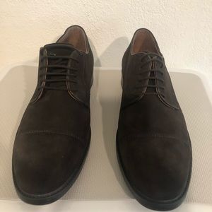 Chocolate brown suede oxfords.